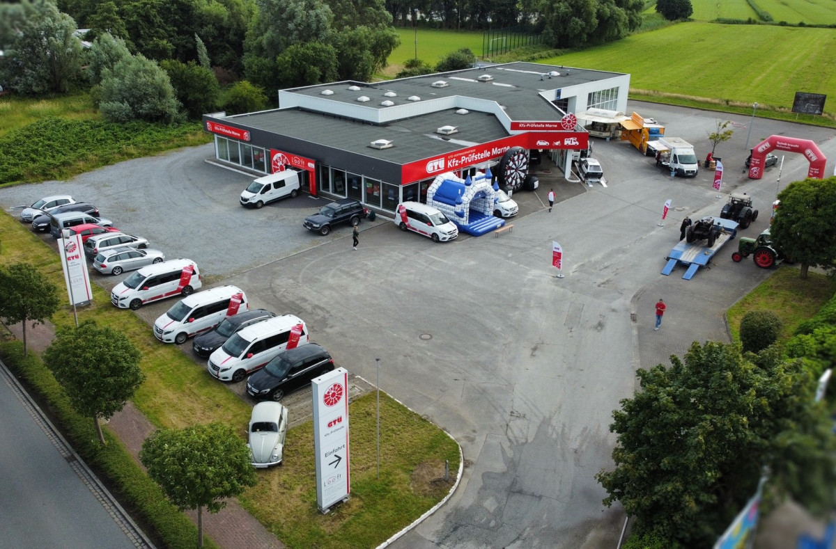 Eine Luftaufnahme der ISO Looft GmbH Prüfstelle in Marne